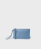 - Slim Pochette Grained Leather Sky O/S Apoella