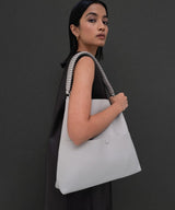 Totes Callista Crafts Slim M Tote Grained Leather Oat O/S / Oat Apoella