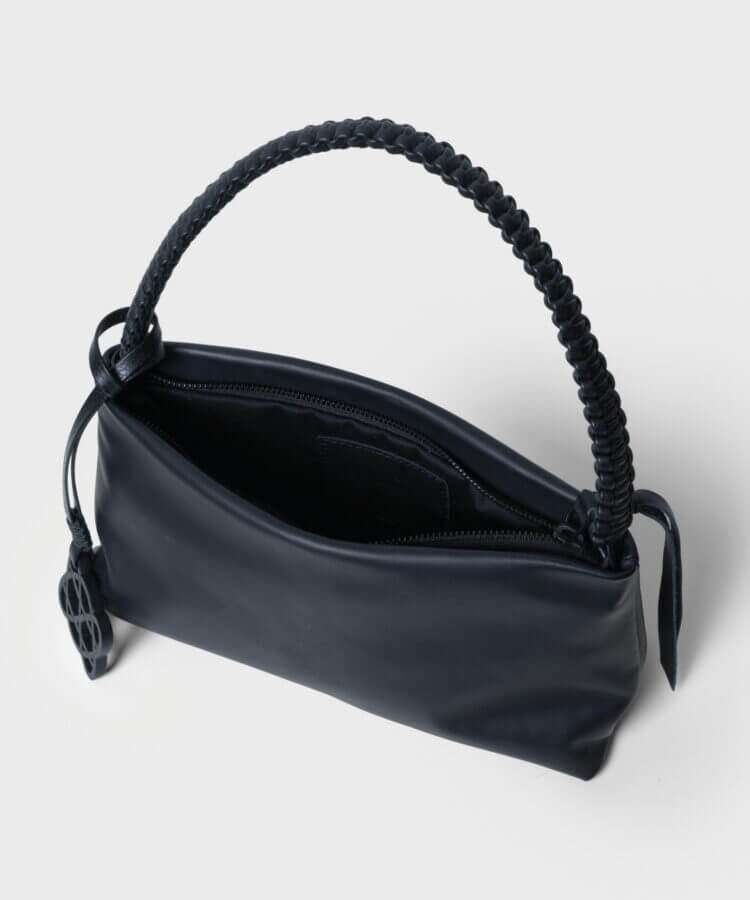 - Nephele Shoulder Bag Smooth Leather Black O/S Apoella